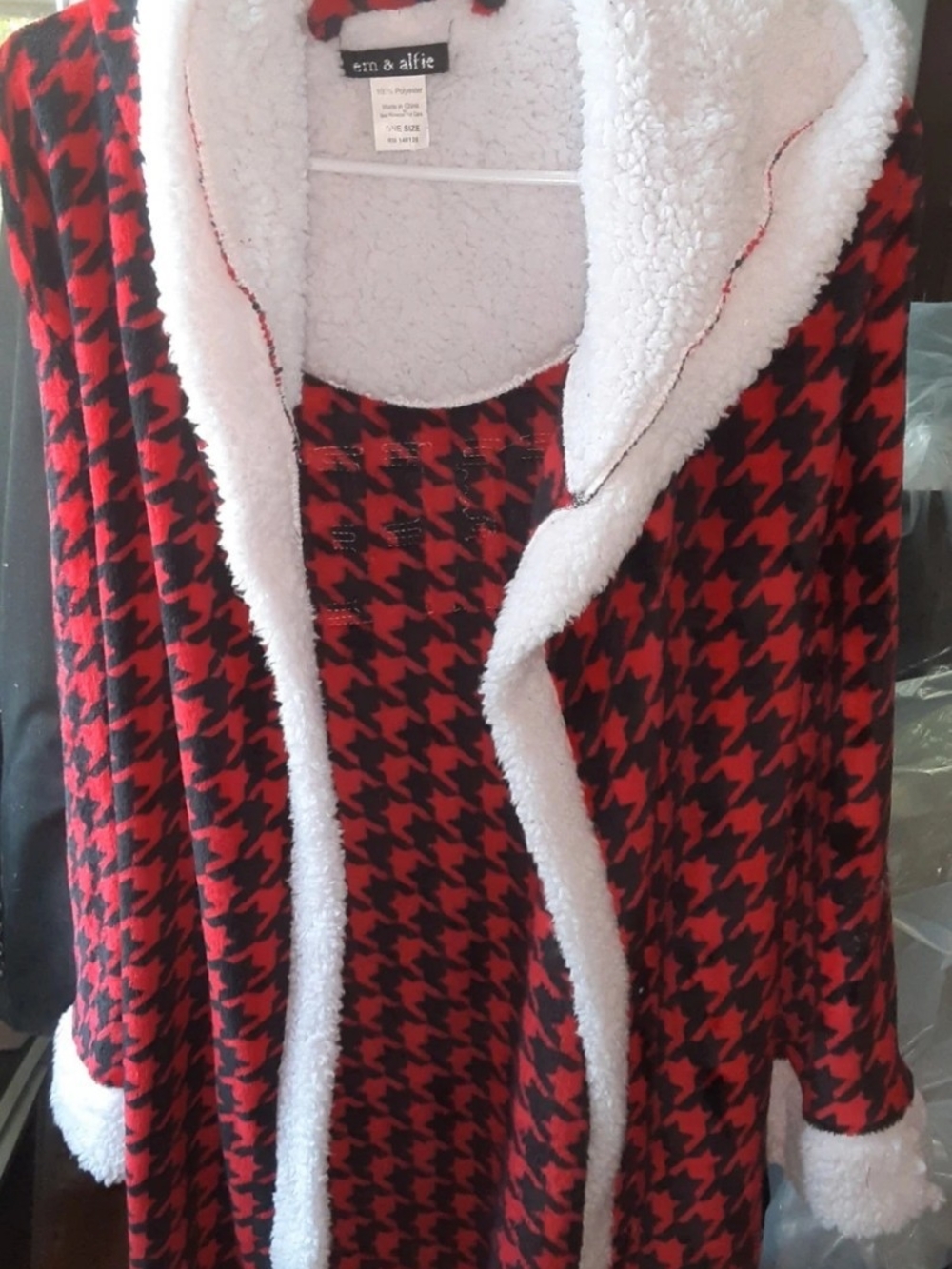 Em & Alfie Red Houndstooth Sherpa-Trim Women's Robe